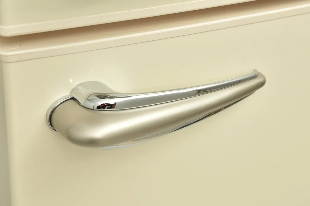 Telefunken KTFK212EC2 Retro Kühl-Gefrier-Kombination / 171 L Kühlschrank / 42 L Gefrierschrank / 177 KWh/Jahr / Retro Look / Temperaturregelung / Abtauautomatik / Creme 8 Telefunken KTFK212EC2 Retro Kühl-Gefrier-Kombination / 171 L Kühlschrank / 42 L Gefrierschrank / 177 KWh/Jahr / Retro Look / Temperaturregelung / Abtauautomatik / Creme – Bild 6