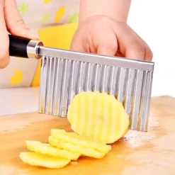 Potato Wavy Edged Knife Edelstahl Küchenhelfer Gemüse Obst Schneidwerkzeug Küchenzubehör Pommes Frites Maschine -Küchen Profi 6ad8fcb46ee14cb679f111435b7372c6