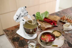 KitchenAid 4,8 L 5KSM175 Artisan Küchenmaschine Set 4 Gemüseschneider+Fleischwolf+Spritzgebäckvors, Farbe:Liebesapfelrot