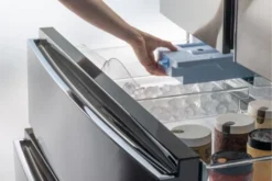 Haier HB26FSNAAA Design French-Door Black Iconic Mit 685 Liter Nutzinhalt Bei Normtiefe -Küchen Profi 9d65069f75b8050582fea7f6db7f24cf